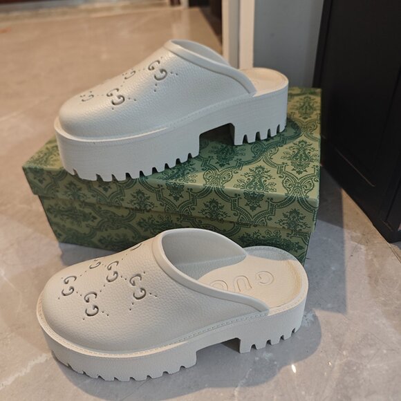 Gucci GG breathable platform sandals - Picture 1 of 6